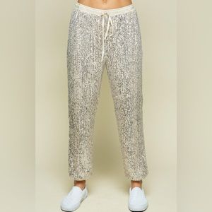🚨SALE🚨 NWT Sequin Jogger Trousers in Champagne Size Medium